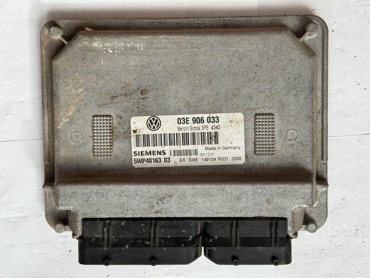 Електронний блок керування Volkswagen Siemens benzin 03E 906 033 / 03E906033 / 5WP4016303