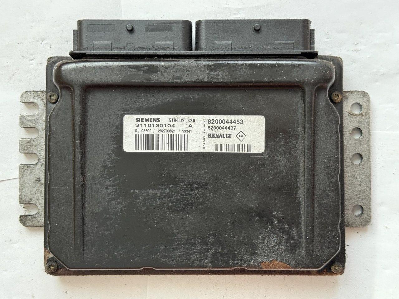 Електронний блок керування Renault Siemens S110130104A / 8200044453 / 8200044437
