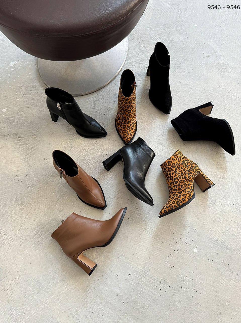 Жіночі короткі ботильйони з гострим носком у натуральній шкірі та замші на підборах 8 см, фото 1