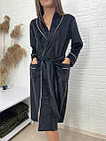 Халат  велюровийз шалевим комірцем на запах у розмірі М колір чорний, фото 2