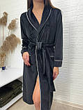 Халат  велюровийз шалевим комірцем на запах у розмірі М колір чорний, фото 3