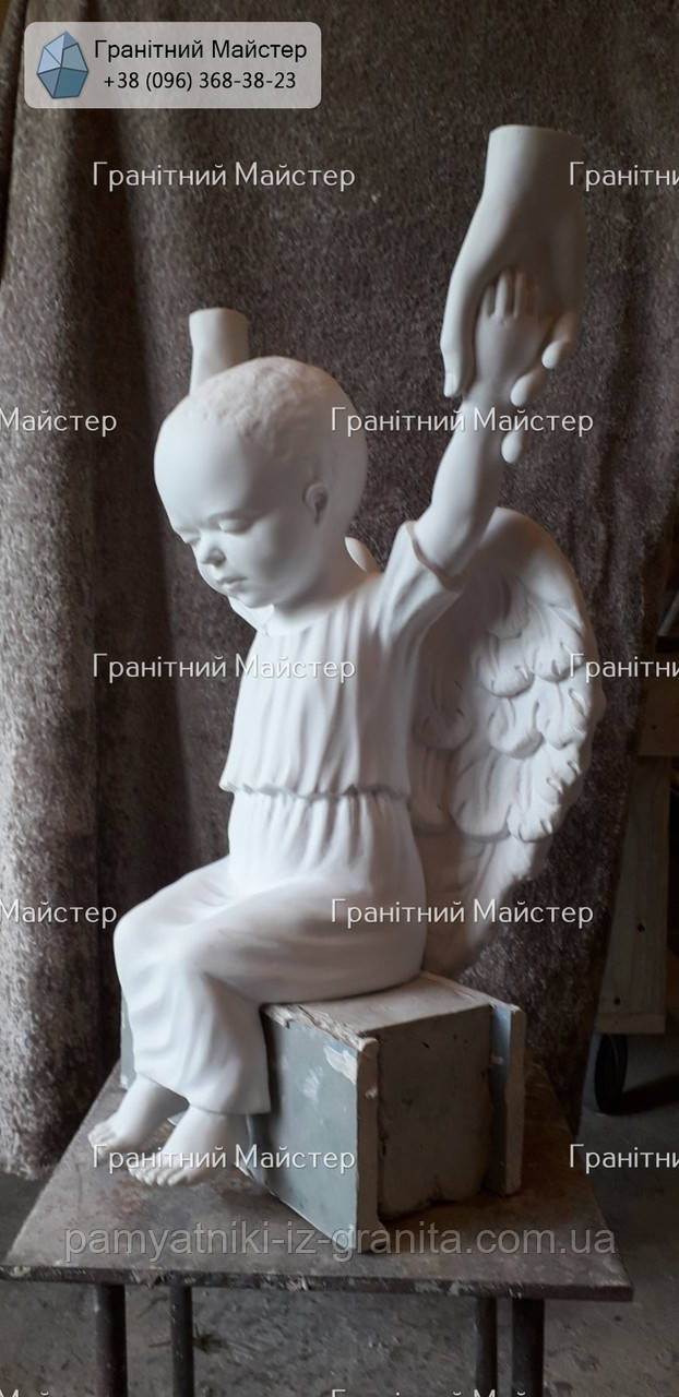 Незвичайна скульптура янголятка з білого мармуру № 200