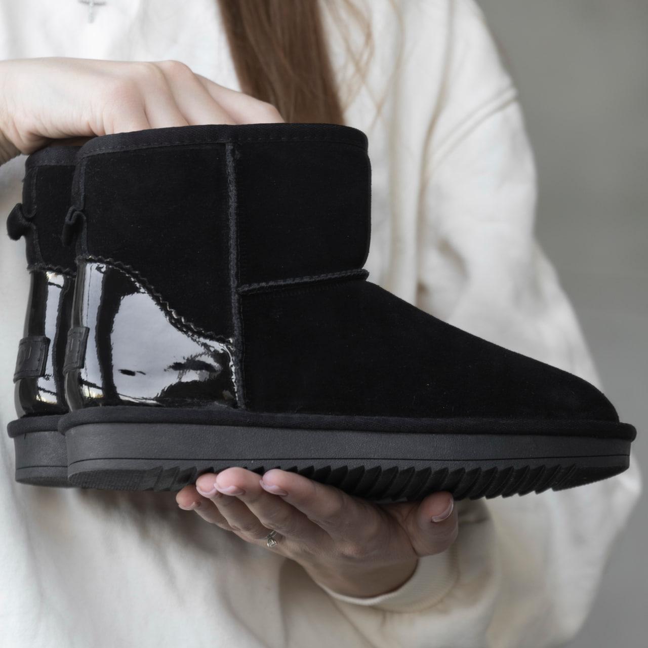 Зимові Жіночі Черевики UGG Classic Mini Black Lacquer / УГГ Классик Мини Лакер Черные