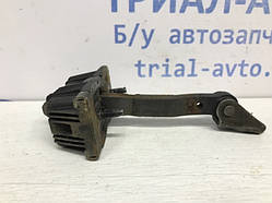 Обмежувач дверей передній правий Toyota Avensis T25 2.0 DIESEL 1CDFTV 2003 (б/в)