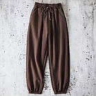 Жіночі зимові спортивні штани коричневі на флісі на резинці, фото 2