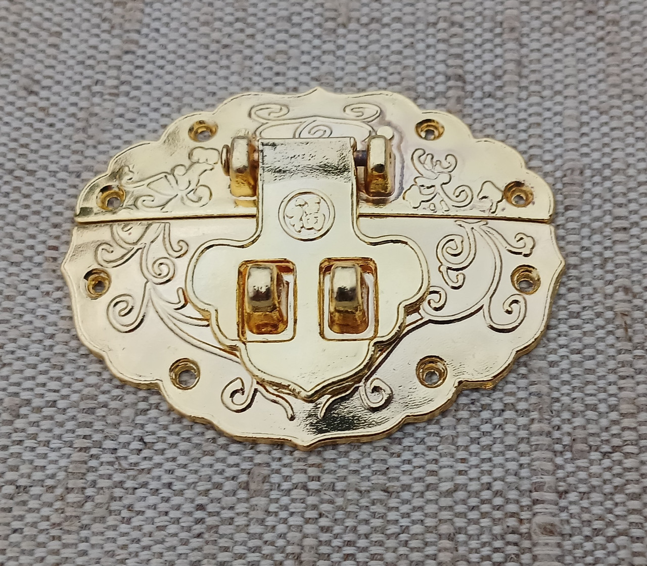 Замок накладний литий, золотий. 55х43мм.
