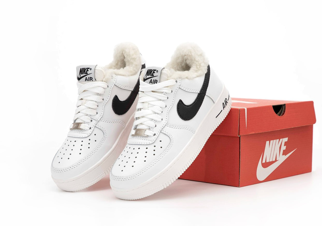 Зимові кросівки на хутрі Nike Air Force 1 Low Winter White Найк Форс білі з чорним шкіряні низькі жіночі чоловічі