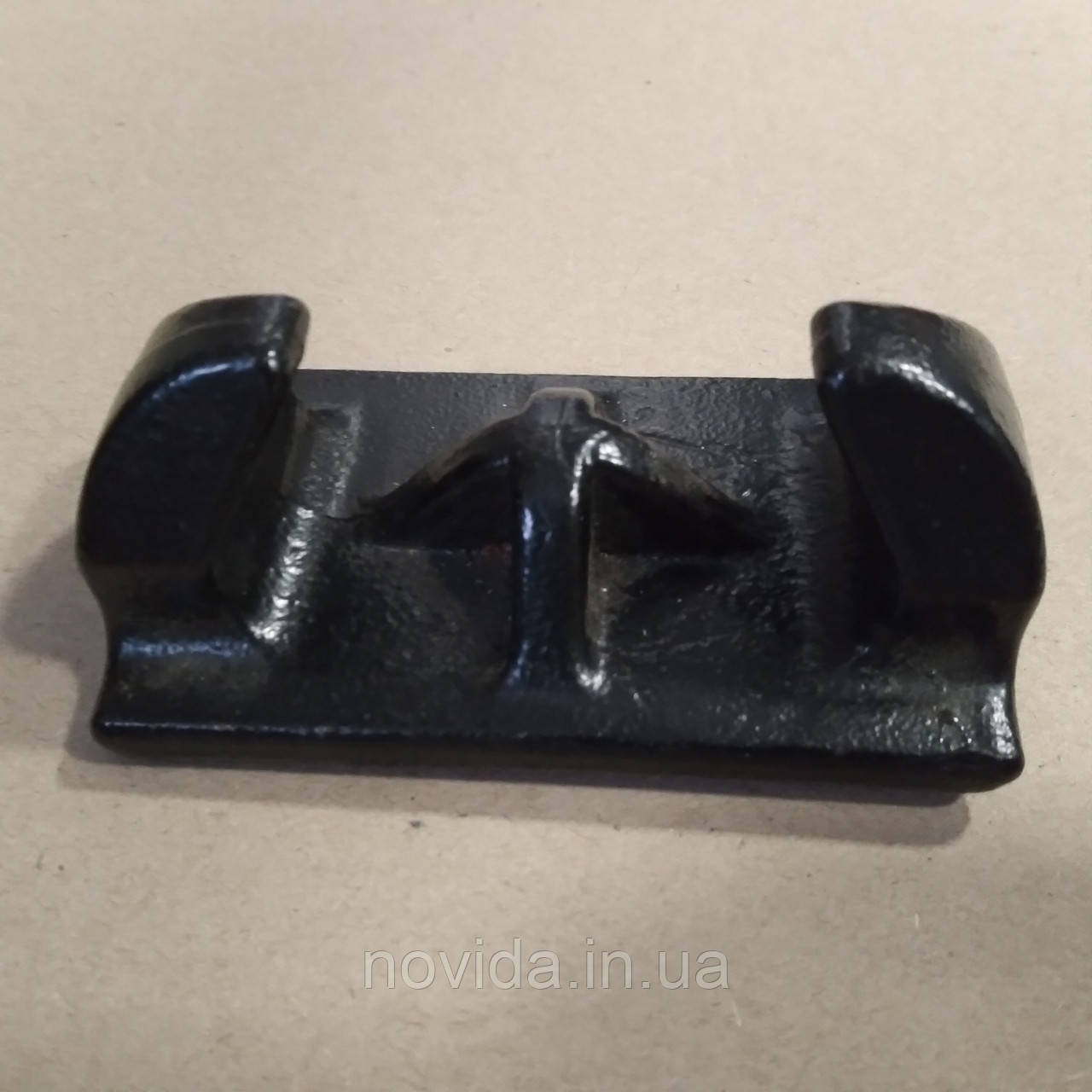 Гак запору бортів КАМАЗ 5320-8505019