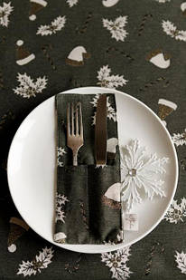 Новорічний чохол для столових приборів Шапочки на зеленому