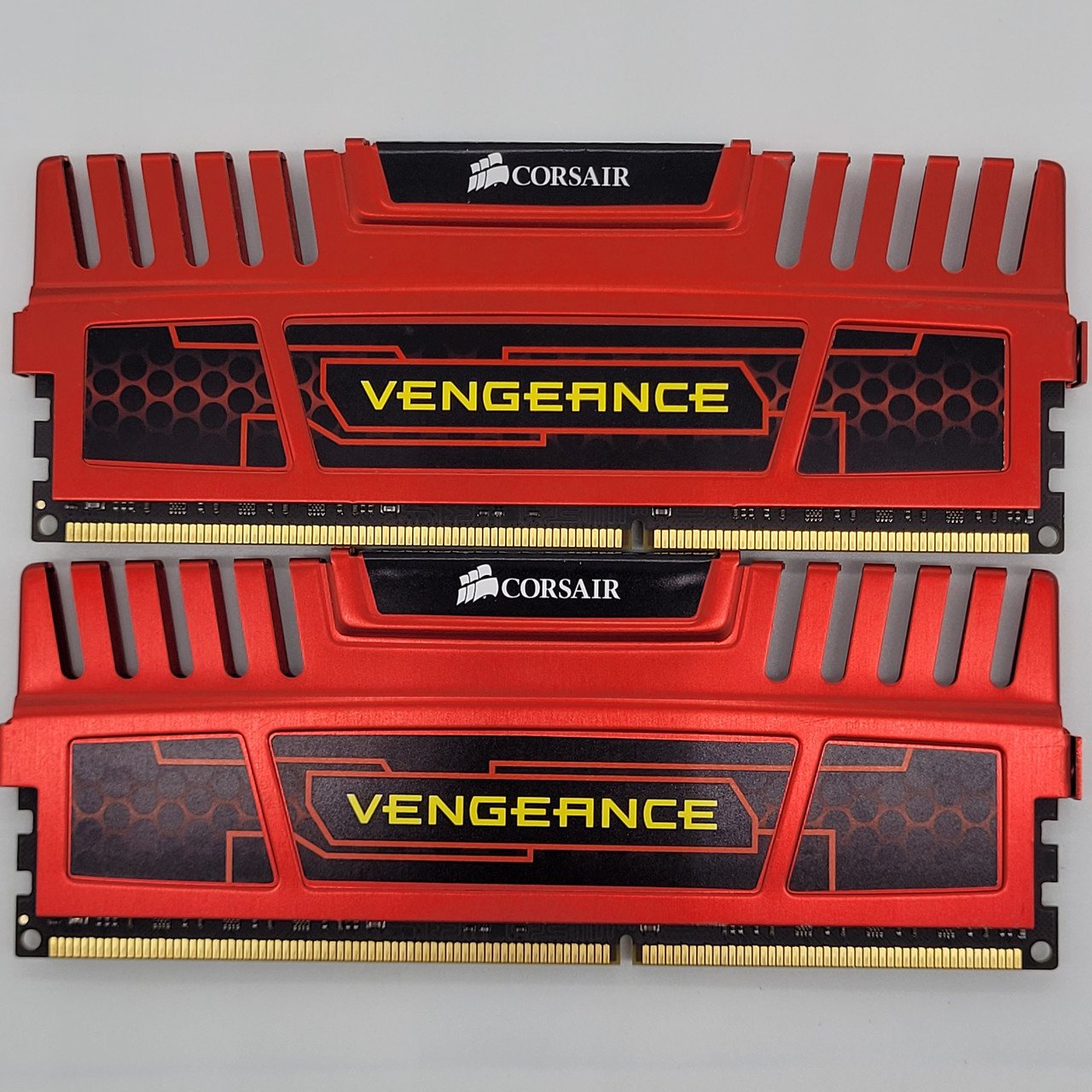 Комплект оперативної пам'яті Corsair Vengeance DDR3 8Gb (2x4Gb) 1600MHz 12800U 2R8 CL9 (CMZ8GX3M2A1600C9R) Б/В