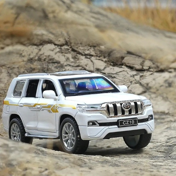 Металева модель машинки Toyota Land Cruiser Prado Іграшковий позашляховик інерція світло звук 2 кольори 1:32