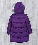 Зимова дитяча подовжена куртка пуховик на флісі для дівчаток 5-11 років Тепла парка пальто з хутром зима Фіолетова 116, фото 5