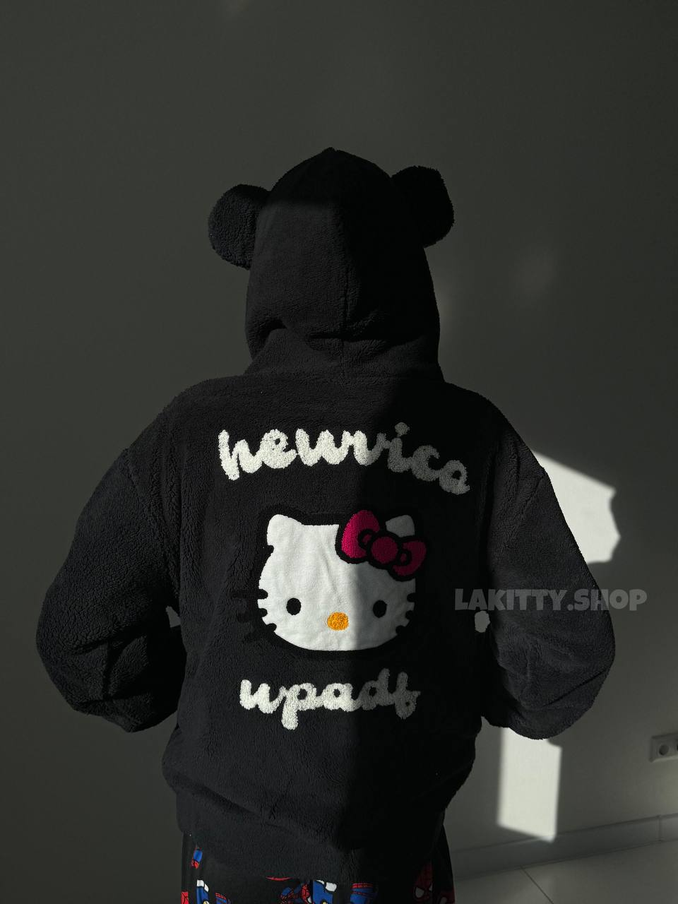 Куртока хелоу кіті. Куртка Hello Kitty. Тепла кофта а флісі, пухнаста, плюшева, біла худі. Теді зіпка кітті бомбер