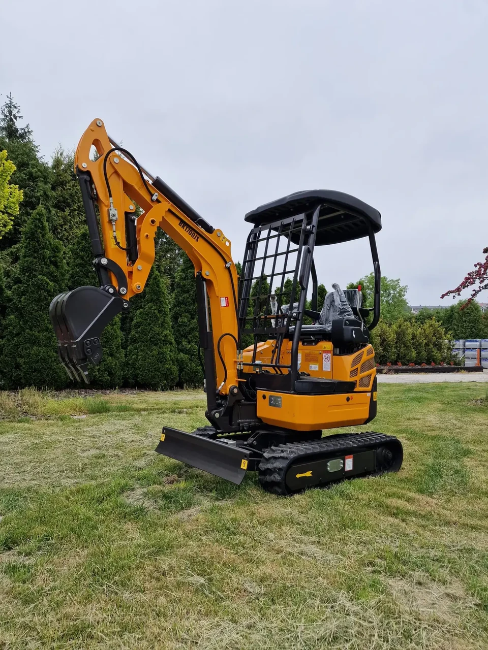 Міні-екскаватор Berger Kraus BK1700JS з навісним обладнанням для двигуна KUBOTA