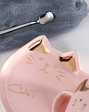 Чашка з блюдцем і ложкою Котик. Кухоль керамічний Подарунковий набір, сервіз дитячий з котиком (рожевий), фото 7
