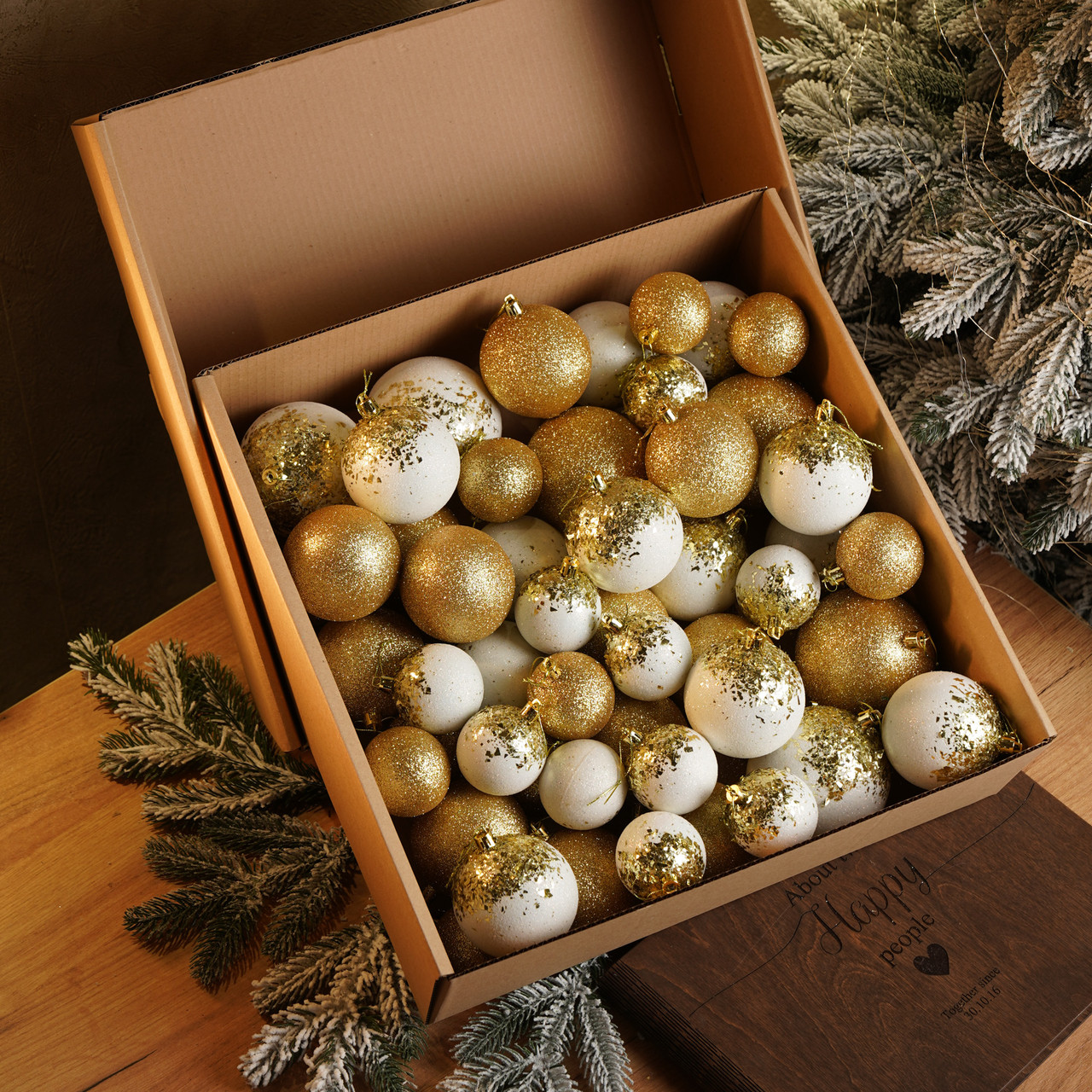 Набір новорічних ялинкових кульок іграшок куль на ялинку пластик золоті новорічні ялинкові кульки кулі іграшки прикраси пластикові