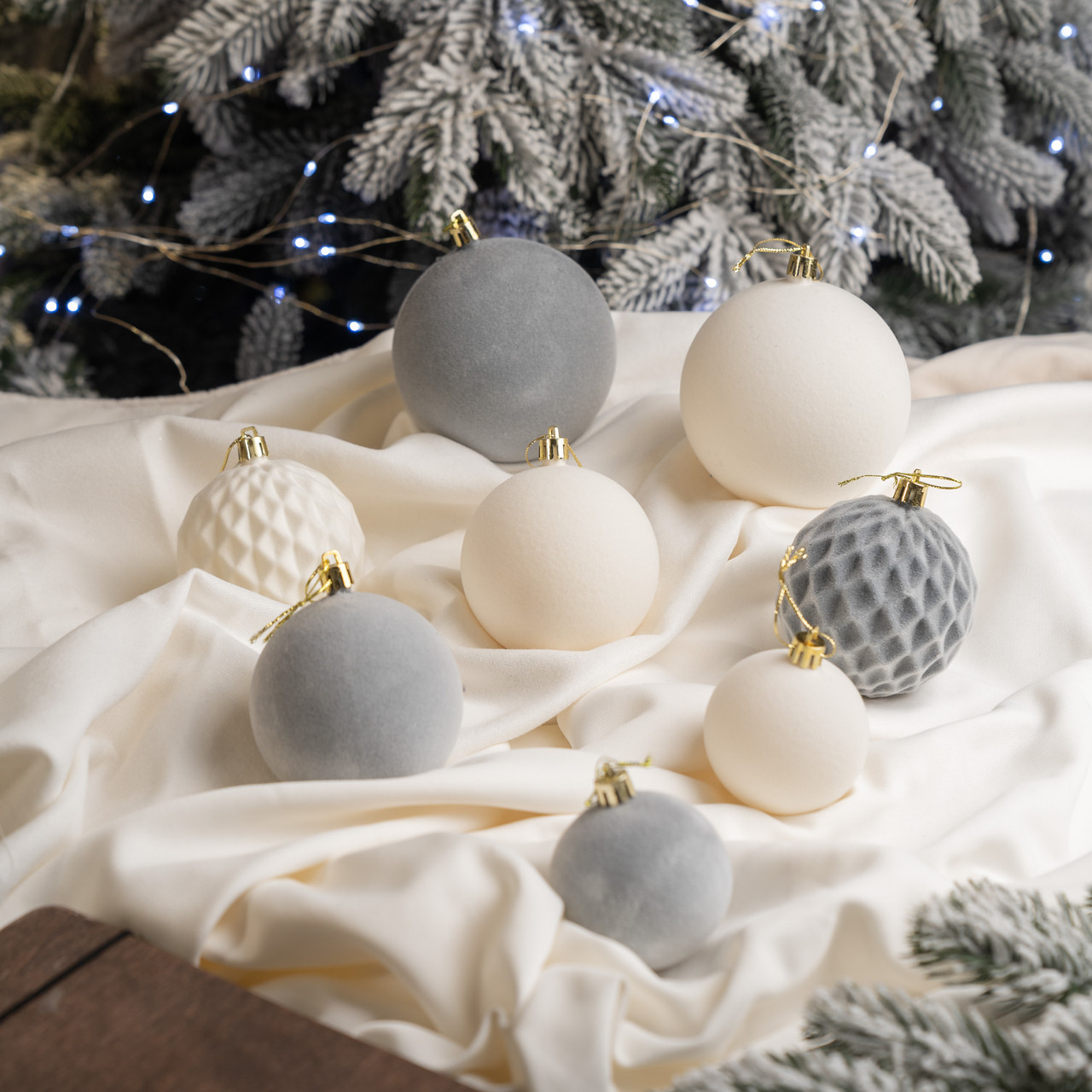 Ялинковий набір 40 новорічних кульок коробка іграшок куль сірі пластикові новорічні кульки іграшки прикраси кулі пластик на ялинку