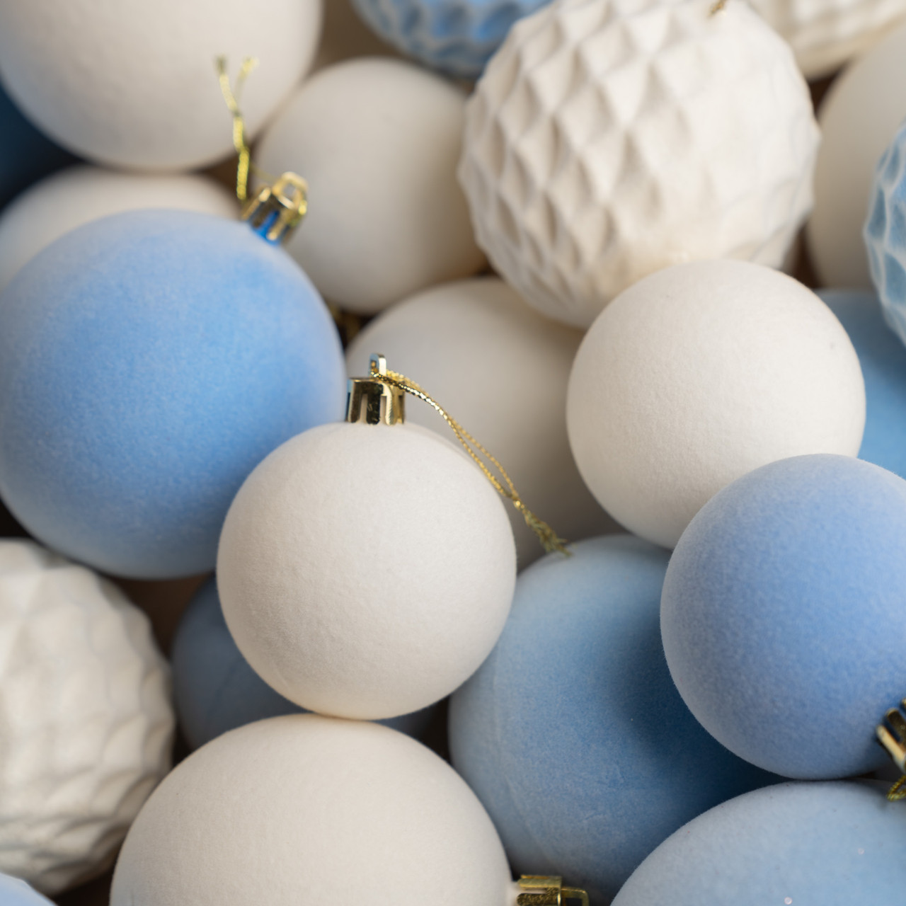 Набір 40 новорічних ялинкових кульок іграшок на ялинку пластик новорічні ялинкові кульки блакитні кулі іграшки прикраси пластикові