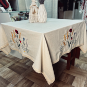 Скатертина вишита "Польові квіти" (1,45м*1,45м.)