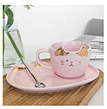 Чашка з блюдцем і ложкою Котик. Кухоль керамічний Подарунковий набір, сервіз дитячий з котиком (рожевий), фото 3