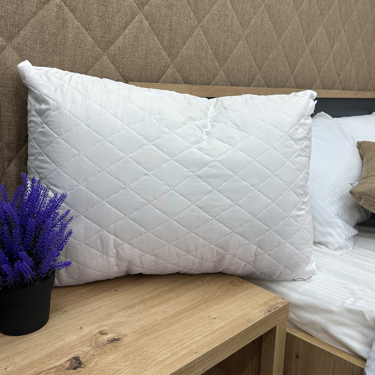 Подушка (50x70х20 см) для сну гіпоалергенна Decorator Ultra Sonic, колір білий (84-094)
