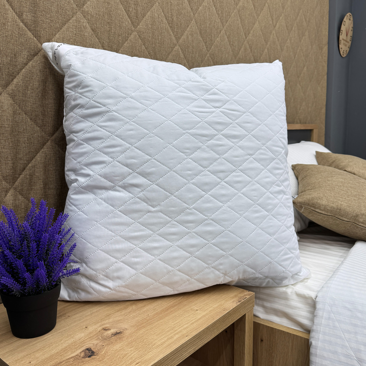 Подушка (70x70х20 см) для сну гіпоалергенна Decorator Ultra Sonic, колір білий (84-095)