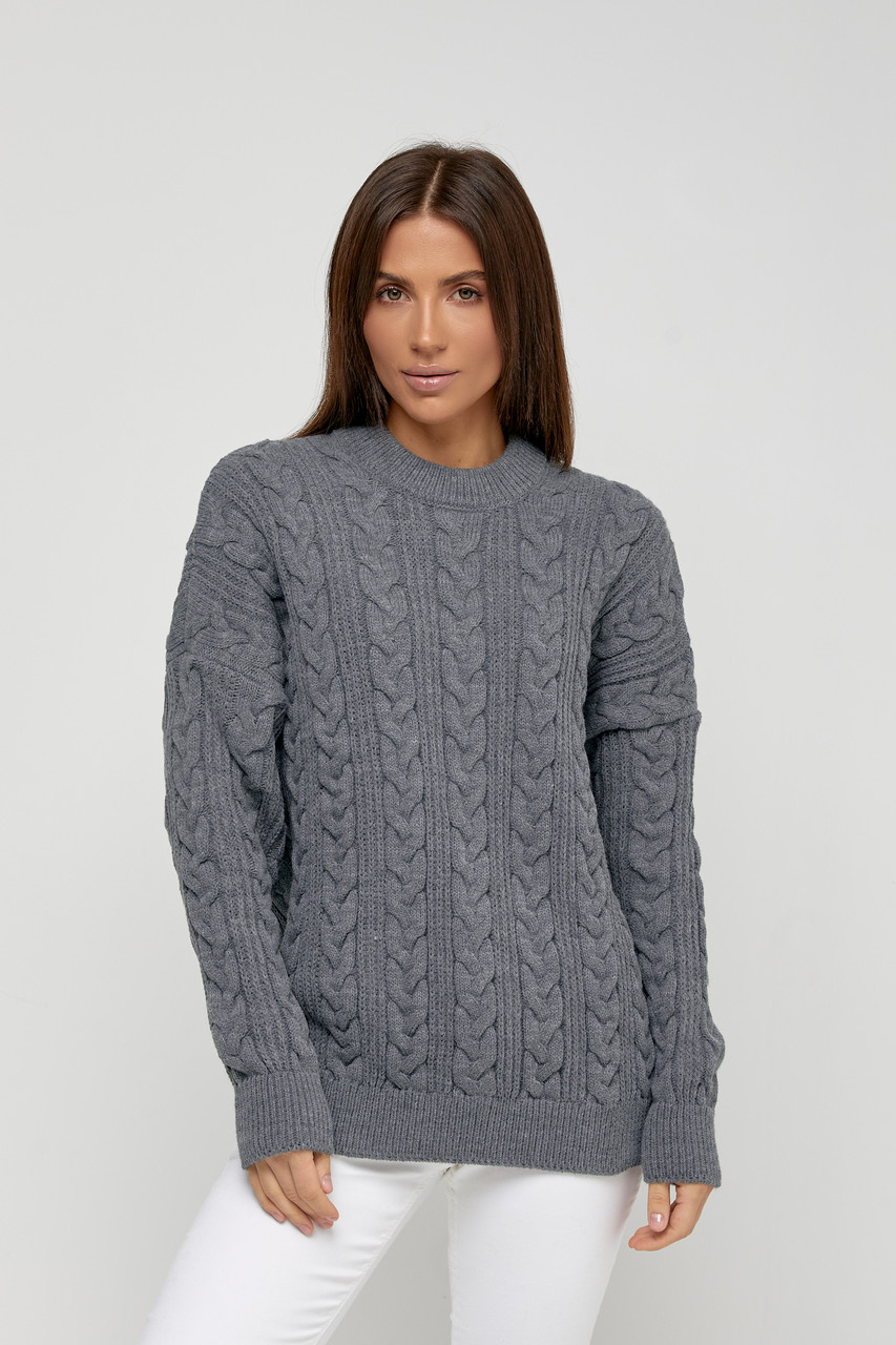 Жіночий теплий светр в косичку сірий однотоний