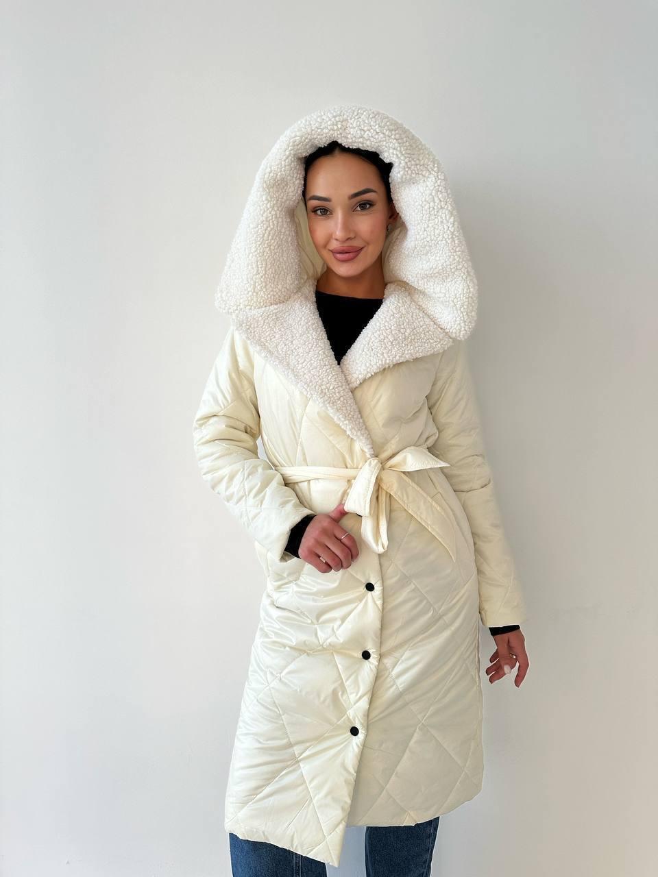 Зимове жіноче пальто з капюшоном декороване штучним хутром, (Розмір S, M, L), Білий