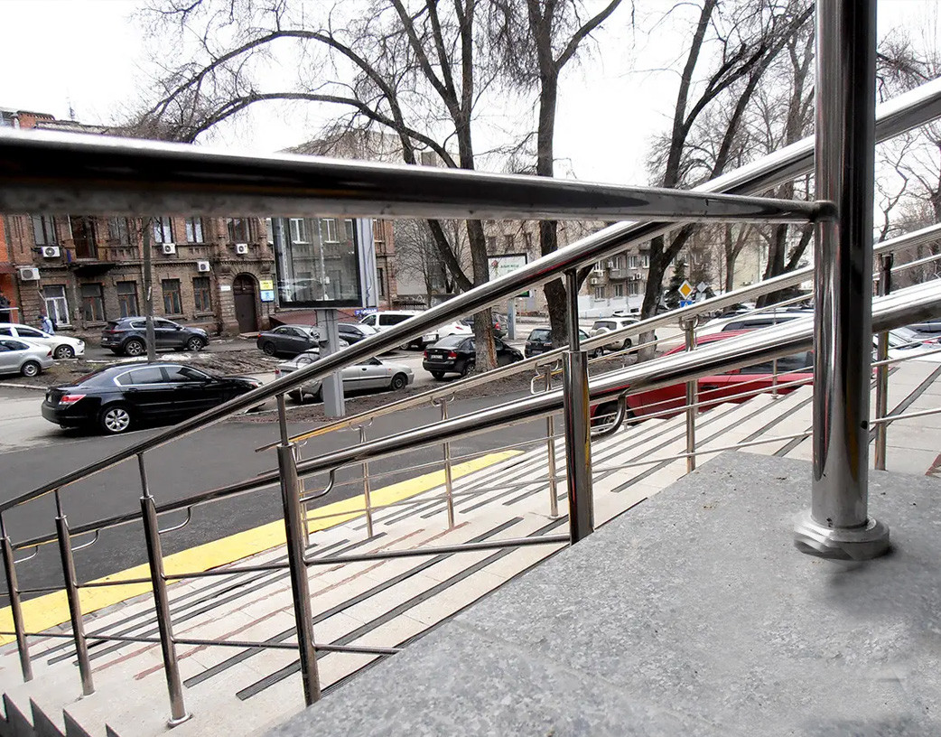 Розділювачі потоку на сходів для ґанку сталеві від виробника у Бобровиці Чернігівської області