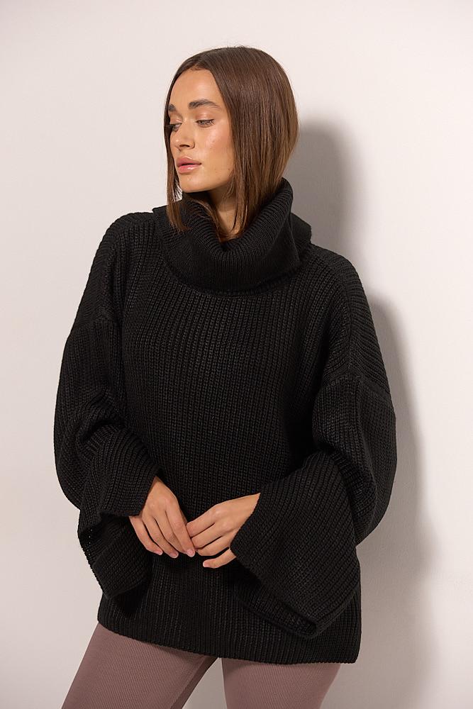 Жіночий в`язаний светр oversize чорний з розрізом ззаду на комірі (size1), фото 1