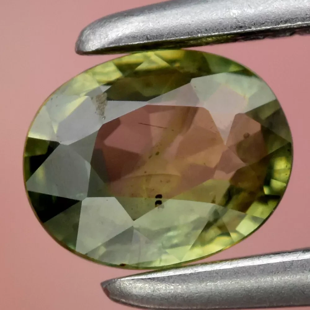 0.31 кт. Природний зелений сапфір Австралія,тільки нагрівання