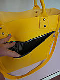 Стильна жіноча сумка жовта велика сумка з екошкіри якісна сумка через плече з широким ременем А4, фото 5
