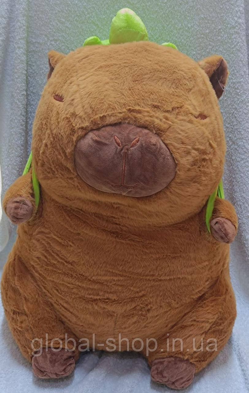 М'яка іграшка Сидячий коричневий Капібара з Рюкзаком "Рабуля" 47 см (бобер, нутрія, водосвинка)