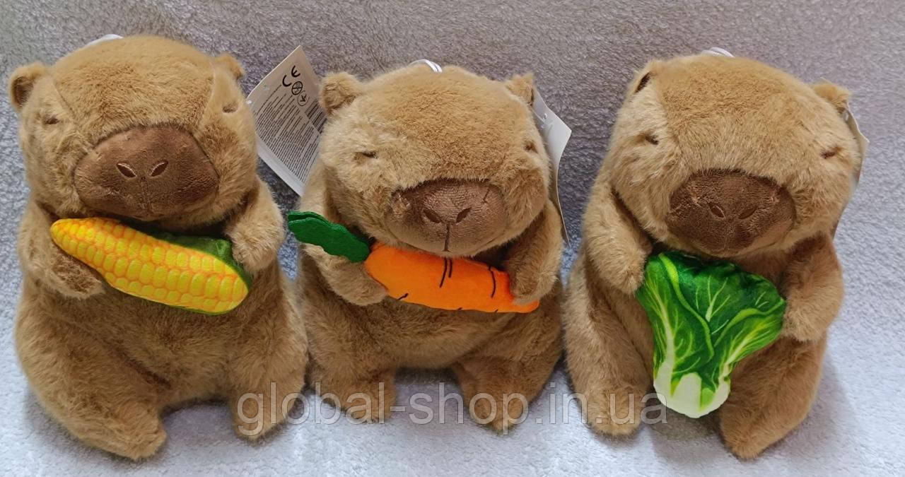 М'яка іграшка Сидячий коричневий Капібара з їжею 21 см (бобер, нутрія, водосвинка)