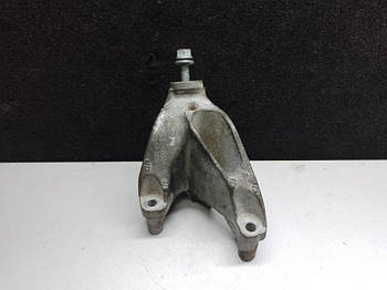 Кронштейн двигуна AUDI