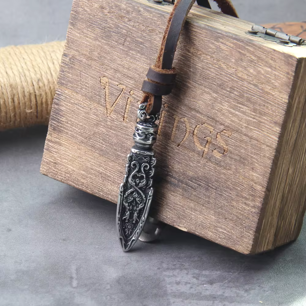 Чоловічий кулон підвіска зі шнурком OLD TOTEM на шию з медичної сталі під срібло