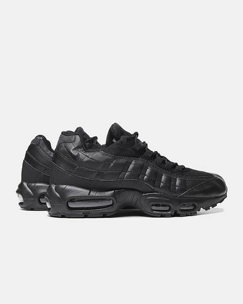 Nike air 95 triple black hotsell