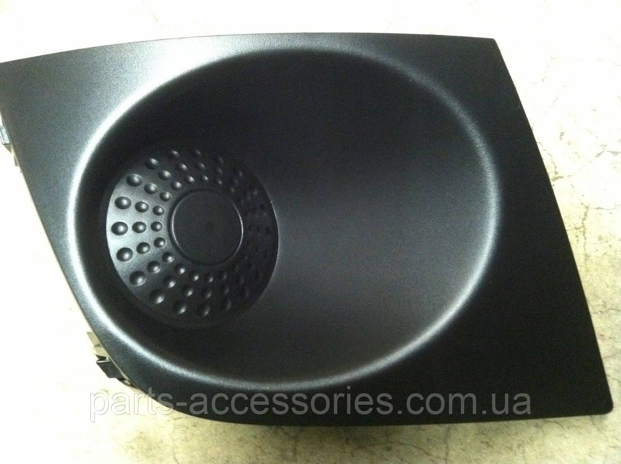 Nissan Tiida Versa 2007-2014 Решітка заглушка кришка в передній бампер права Нова Оригінал, фото 1
