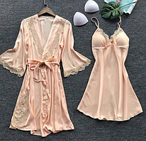 Персиковий комплект нижньої білизни сорочка та халат на запах