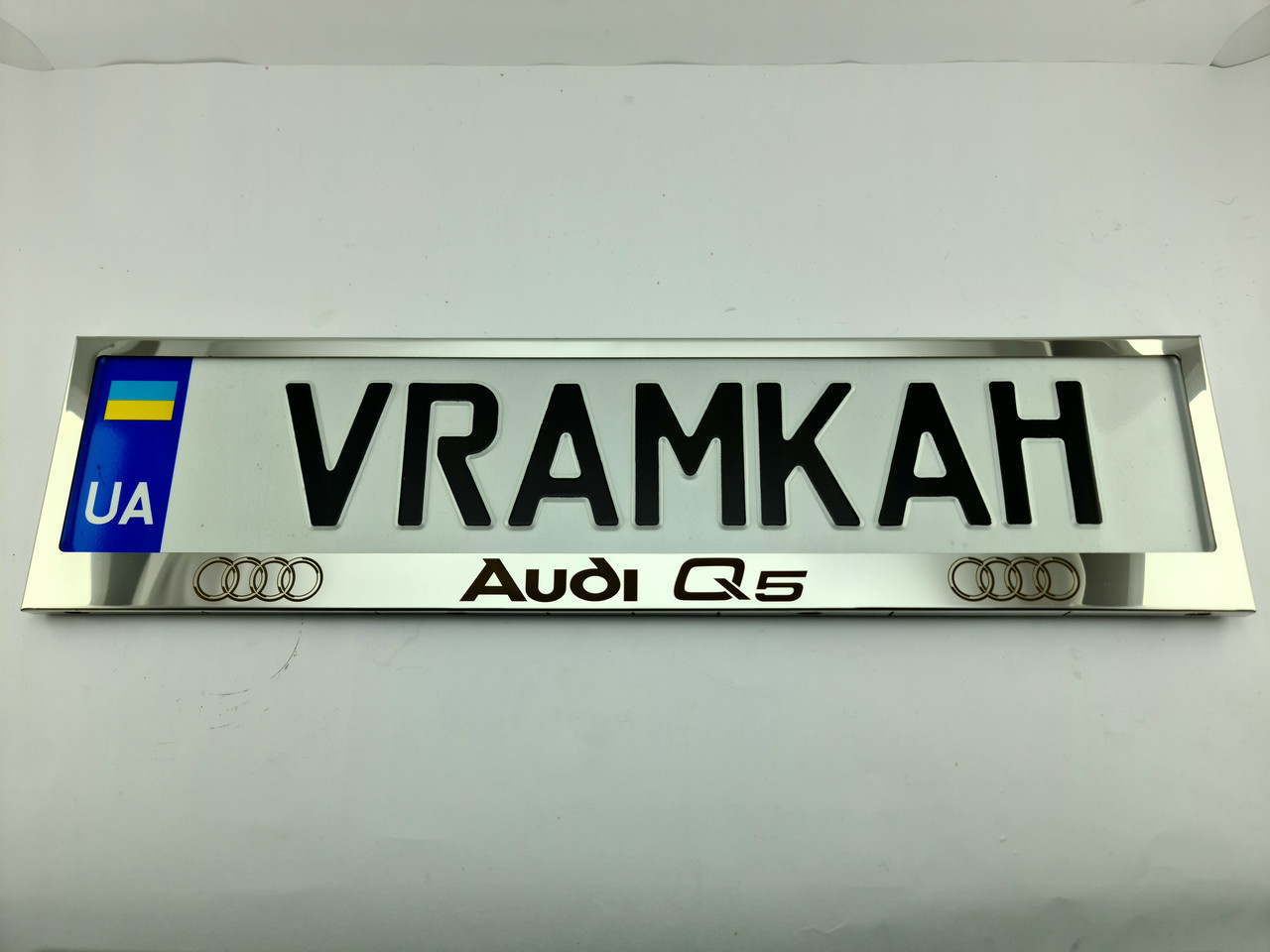 Номерна рамка для авто Audi Q5