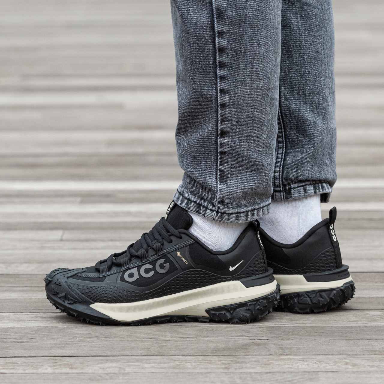 Зимові Чоловічі Кросівки Nike ACG Mountain Fly 2 GTX Low / Найк АСГ Маунтін Флай 2 ГТХ Низькі Чорні з Бежевим