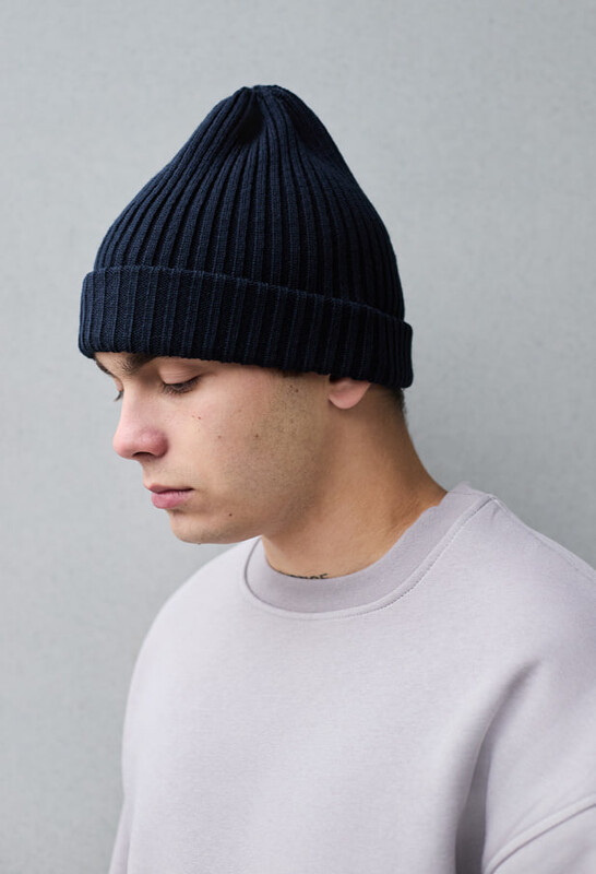 Однотонна темно-синя шапка Staff long navy