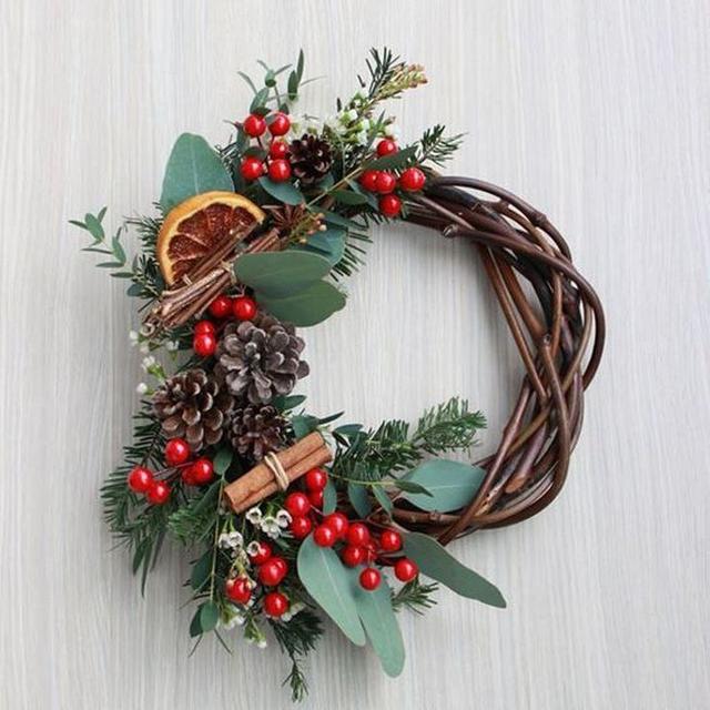 Зимова композиція на основі з ротангу