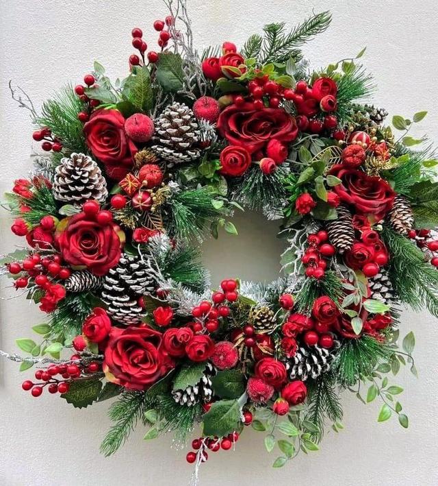 Різдвяний вінок зі штучною хвоєю