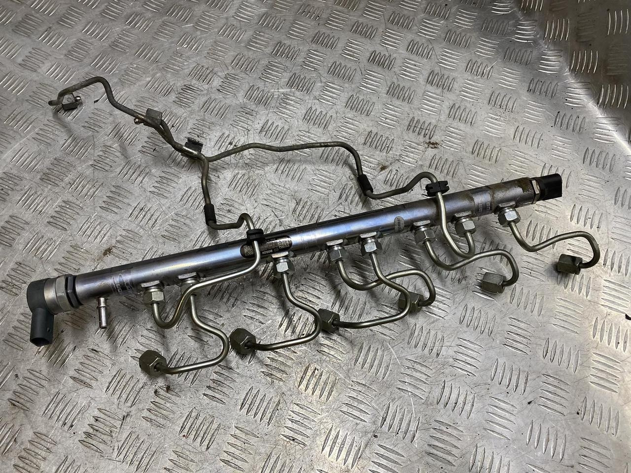 Б/В Рампа паливна взборі N57 BMW X3 F25 F15 F10 F30 F07 13537805423 / 13537801992, фото 1