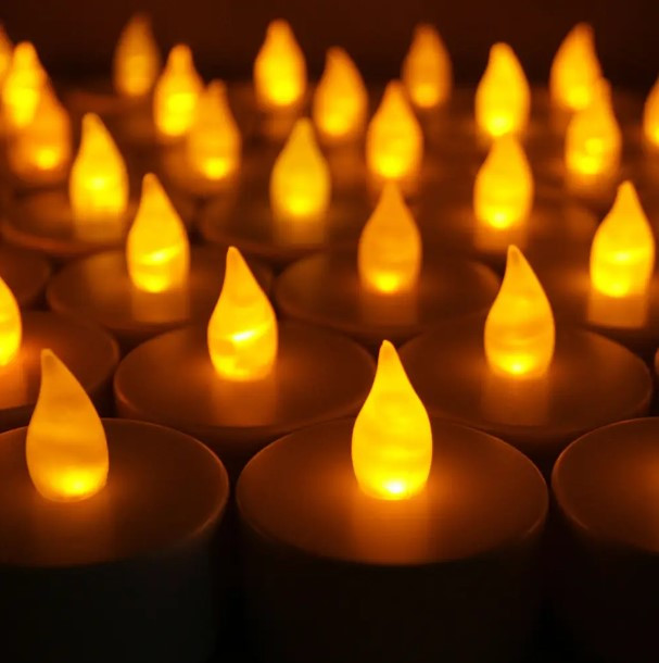 Набір декоративних світлодіодних святкових свічок на батарейках 24 шт., фото 1