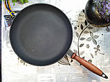 Сковорода чавунна з дерев'яною ручкою, d=280 мм, h=40 мм, фото 5