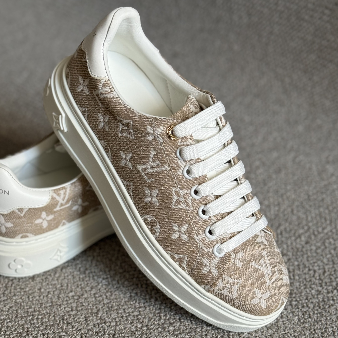 Кеди жіночі Louis Vuitton Time Out Monogram