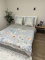 Высококачественное постельное белье двуспального размера 180x220 см серого цвета с цветами.