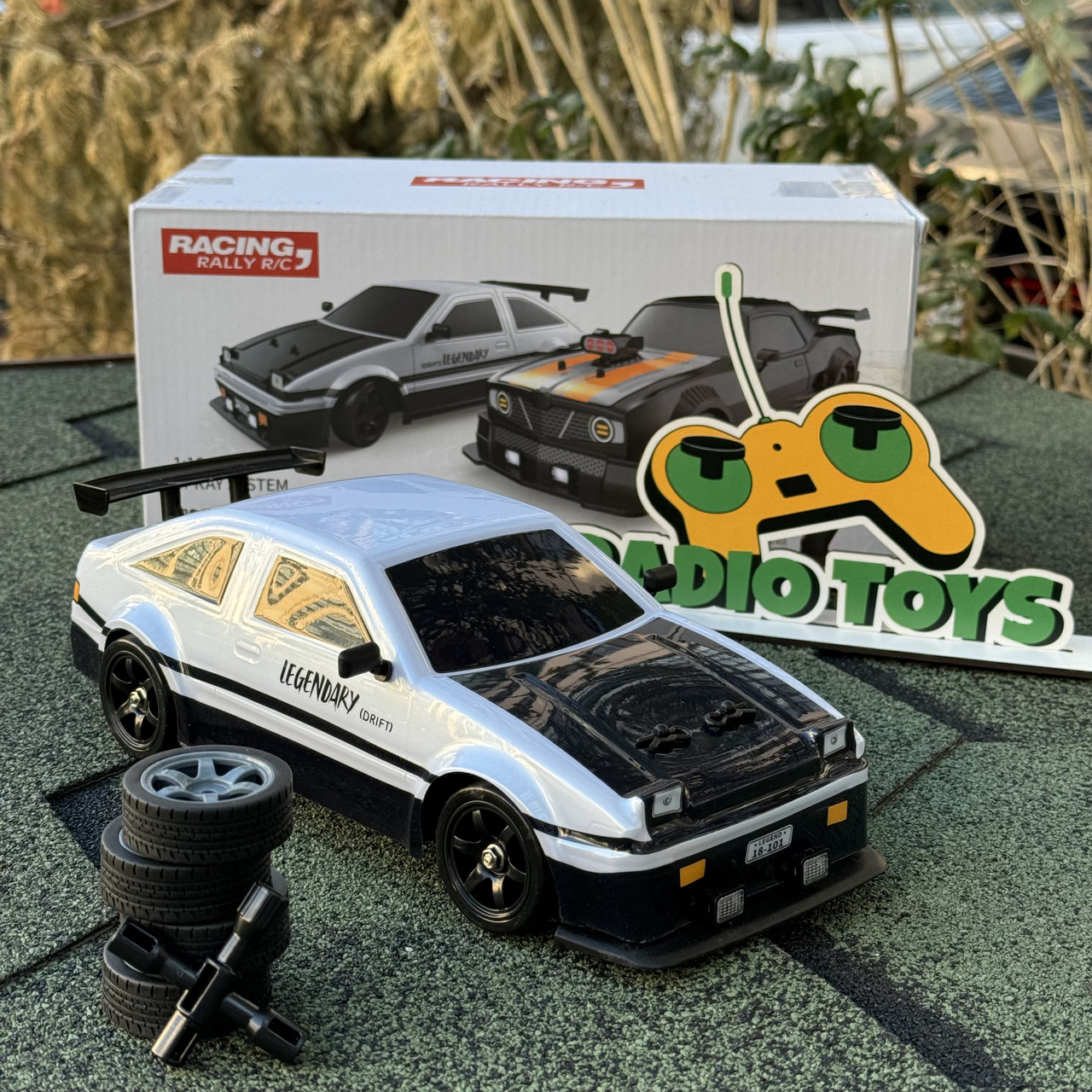 Машинка для дрифту на радіоуправлінні Toyota Trueno AE86 1:16 Біла | Дрифт машинки з парою на пульті управління | Дрифтова машина, фото 1